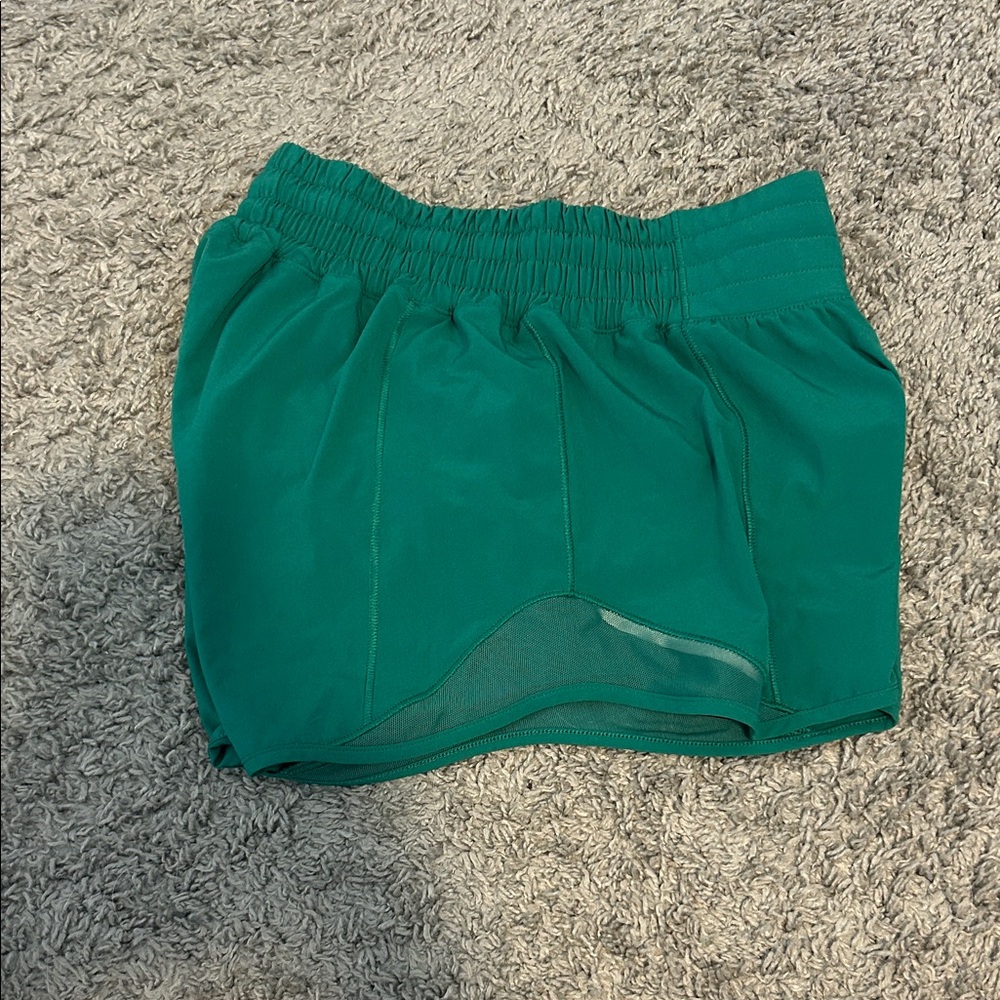 Lululemon Hottie Hot shorts green size 2 high rise 2.5 inch - Picture 3 of 4